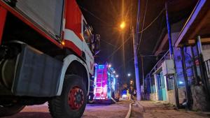 Пожар избухна в сграда на три етажа в Гоце Делчев На