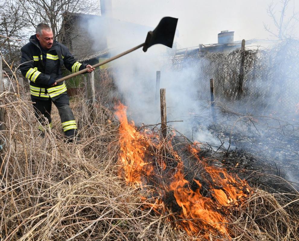 Пожар пламна в двор на къща в Разград. БТАБТА Инцидентът