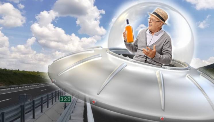 дядо пиян - БЕСНИ СТРАШНИ ПЕНСИИ: 92-годишен джигит яхна НЛО