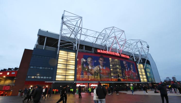 Манчестър Юнайтед - ИЗНЕНАДА: Юнайтед шитва Хари и взема Хари