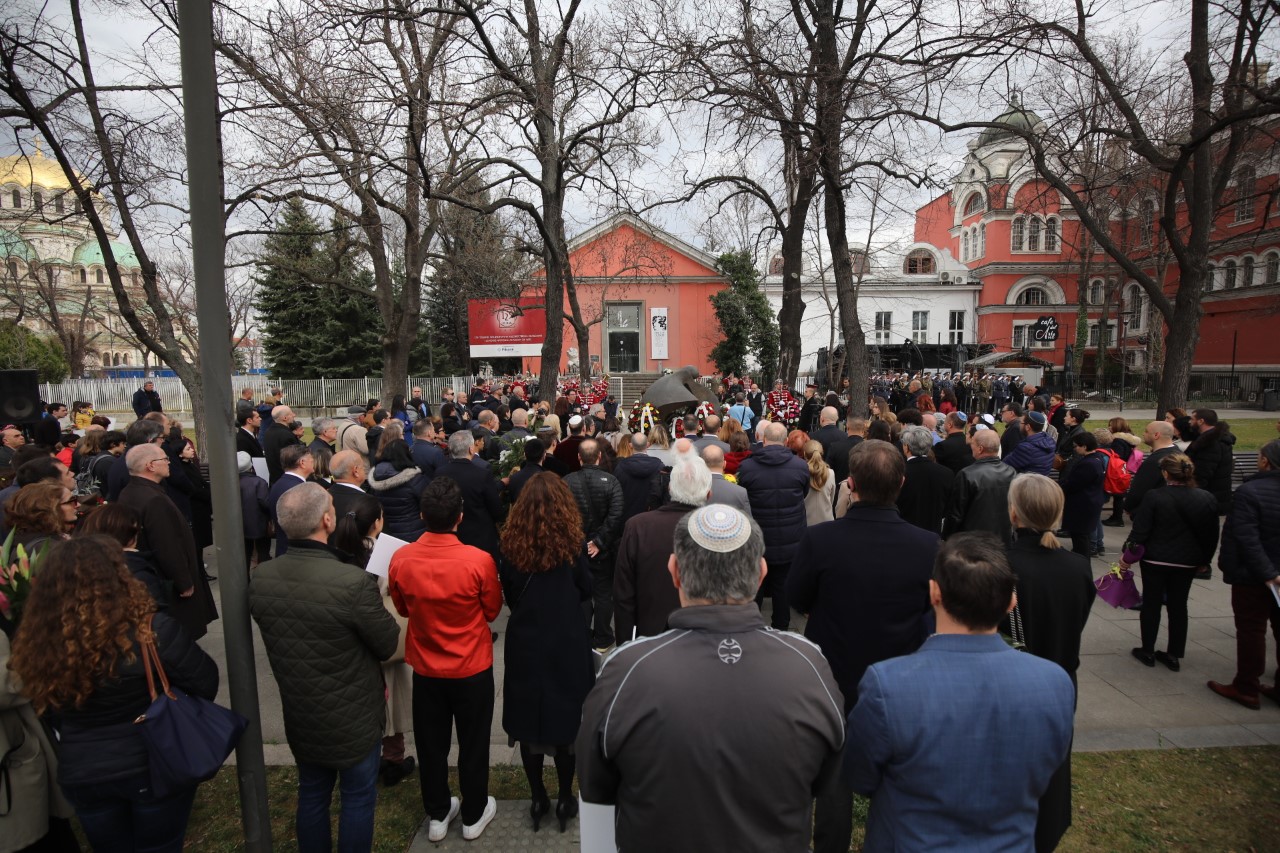 <p>Церемония по поднасяне на венци пред Паметните плочи на спасителите на българските евреи се проведе в София по случай 80 години от спасяването на българските евреи.</p>