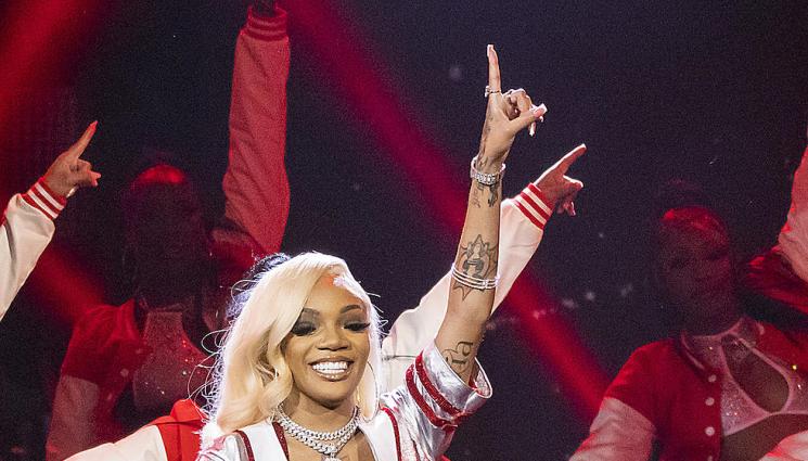 glorila - УЖАС ПО ВРЕМЕ НА КОНЦЕРТ: Огромна тълпа уби трима души