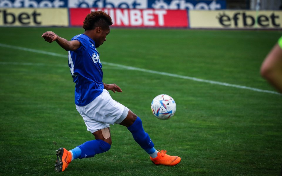 Панамският национал Ромееш Ивей има желание да остане в Спартак