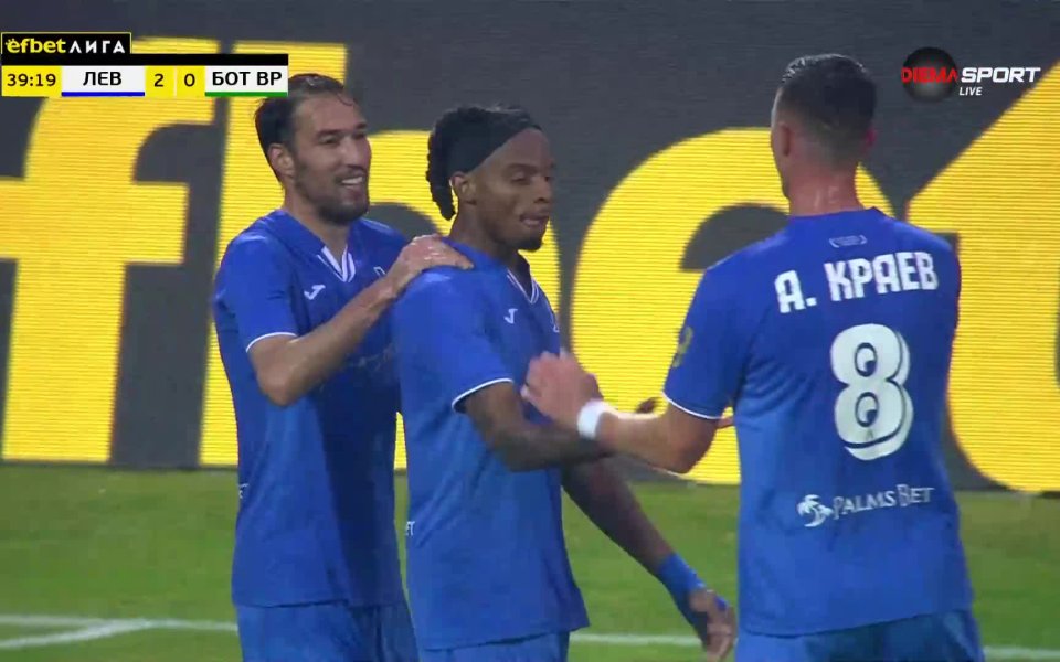 В 40-ата минута Рикардиньо изведе Жереми Петрис при скоростна контраатака