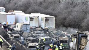 Огромна верижна катастрофа стана на магистрала в Унгария има ранени