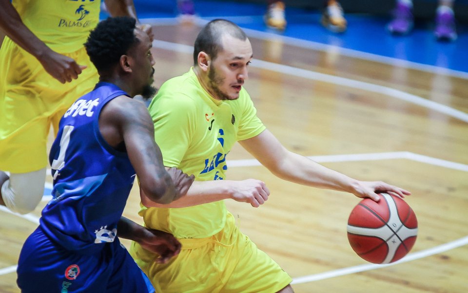 Спартак Плевен записа трета победа в Националната баскетболна лига. Момчетата