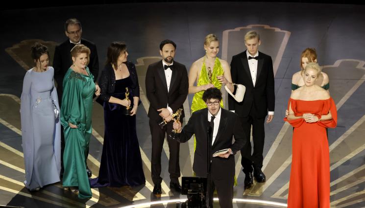 Навални - Христо Грозев на сцената на „Оскарите”, „Навални” спечели престижната награда