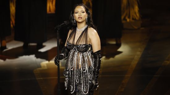 Вижте изпълнението на Rihanna на наградите "Оскар"