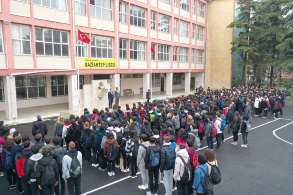 Учениците в турските окръзи Газиантеп, Адана и Османие се върнаха