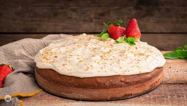 рецепти - Гответе с matekitchen.com: Зарадвайте близките си с този страхотен десерт с глазура от кисело мляко (ВИДЕО)