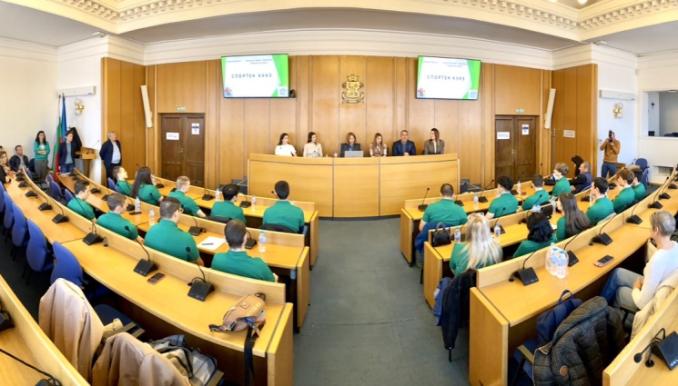 ученици от Надежда - Олимпийски шампионки дават кураж на младите таланти в спортна надпревара