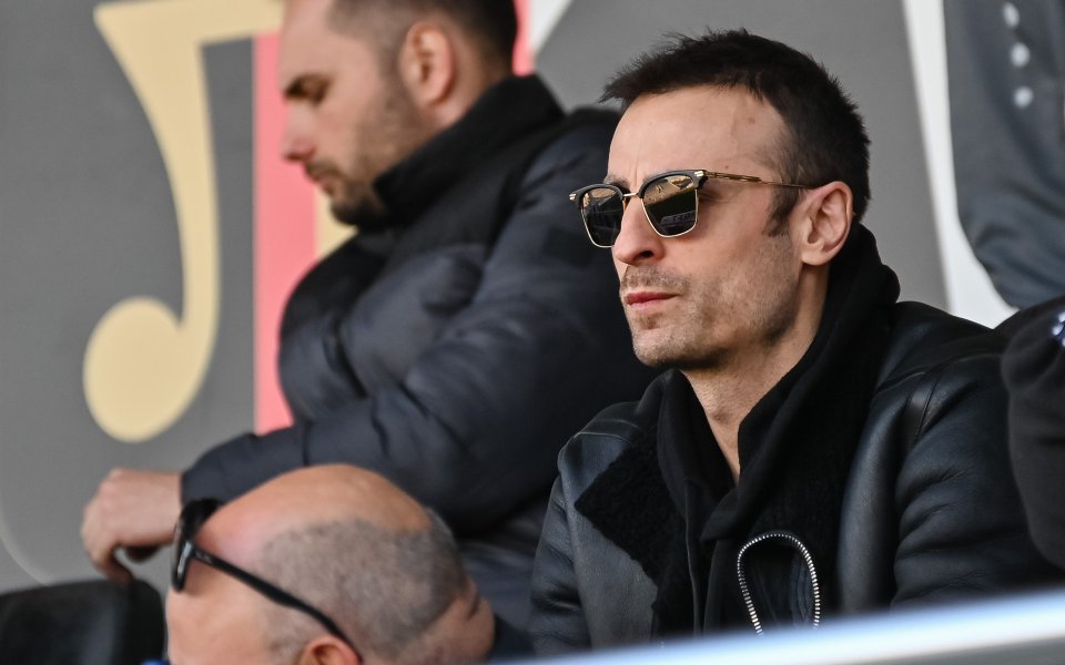 Димитър Бербатов говори пред медиите, като заяви, че ако има