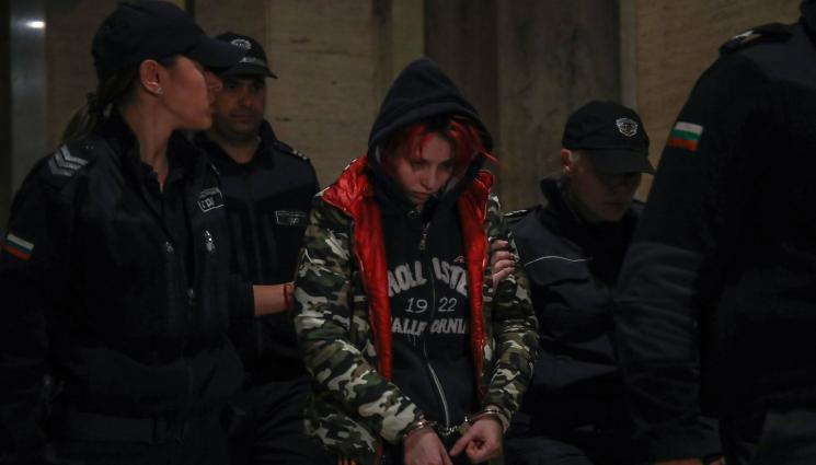 ПАДЕНИЕ! Внучката на Виолета Донева за убийството: Не ми пука - Крими ...