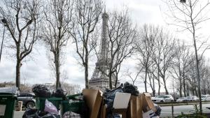 Около 6 хиляди тона боклук се събраха по улиците на