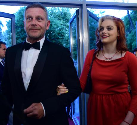 Тя е млада красива и носи една от най разпознаваемите фамилии