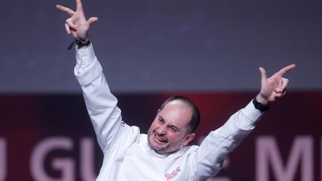 Френски готвач спечели трета звезда „Мишлен“ с традиционни ястия 