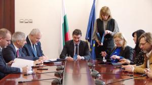 Министрите Иван Демерджиев и Крум Зарков подписаха Меморандум за сътрудничество