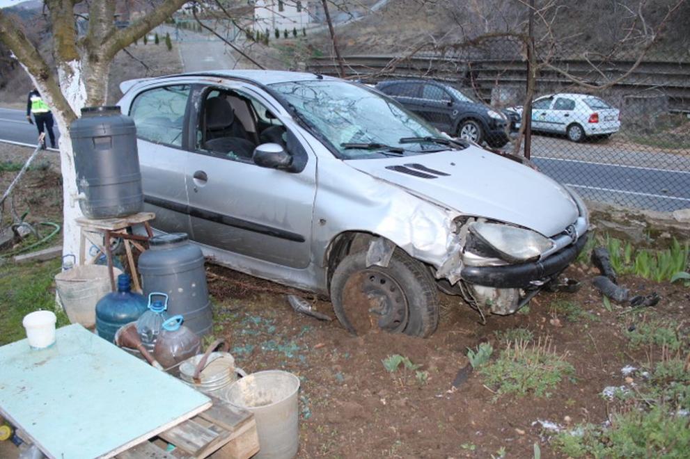 Шофьор катастрофира рано тази сутрин на третокласния път Падеш-Благоевград, БГНЕС