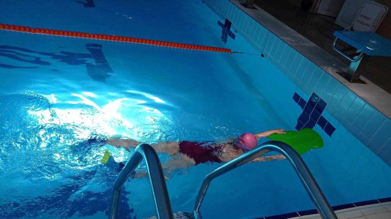 Община Бургас осигурява безплатно плуване и процедури за деца с увреждания