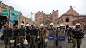 Пакистанската полиция нахлу в резиденцията на бившия министър председател Имран Хан