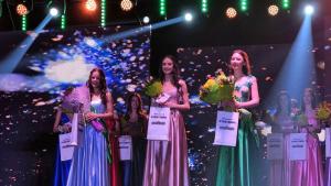 17 годишнатаМоника Йорданова беше избрана за 56 та Девойка Кюстендилска пролет  на концерт спектакъл
