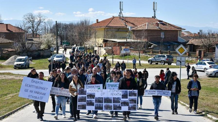 Протест в Трилистник: Хората заплашиха да не се явят на изборите