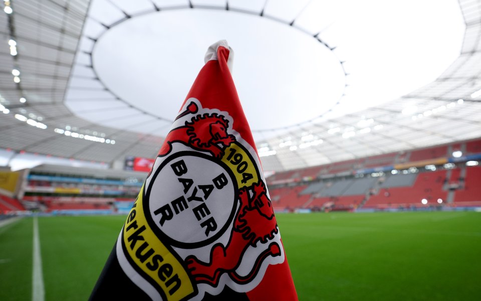 Байер Леверкузен i Байерн Мюнхен играят при 0:1 в дербито на 25-ия