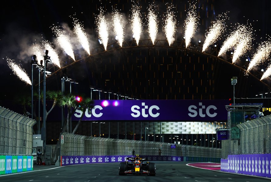 Церемонията по награждаване след края на Гран при на Саудитска1