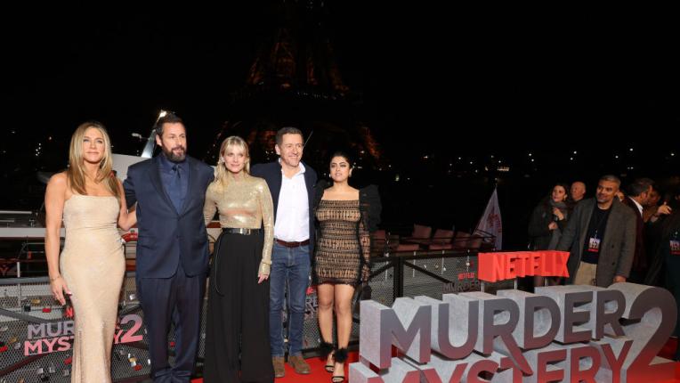 Дженифър Анистън блести в Париж на премиерата на новия си филм