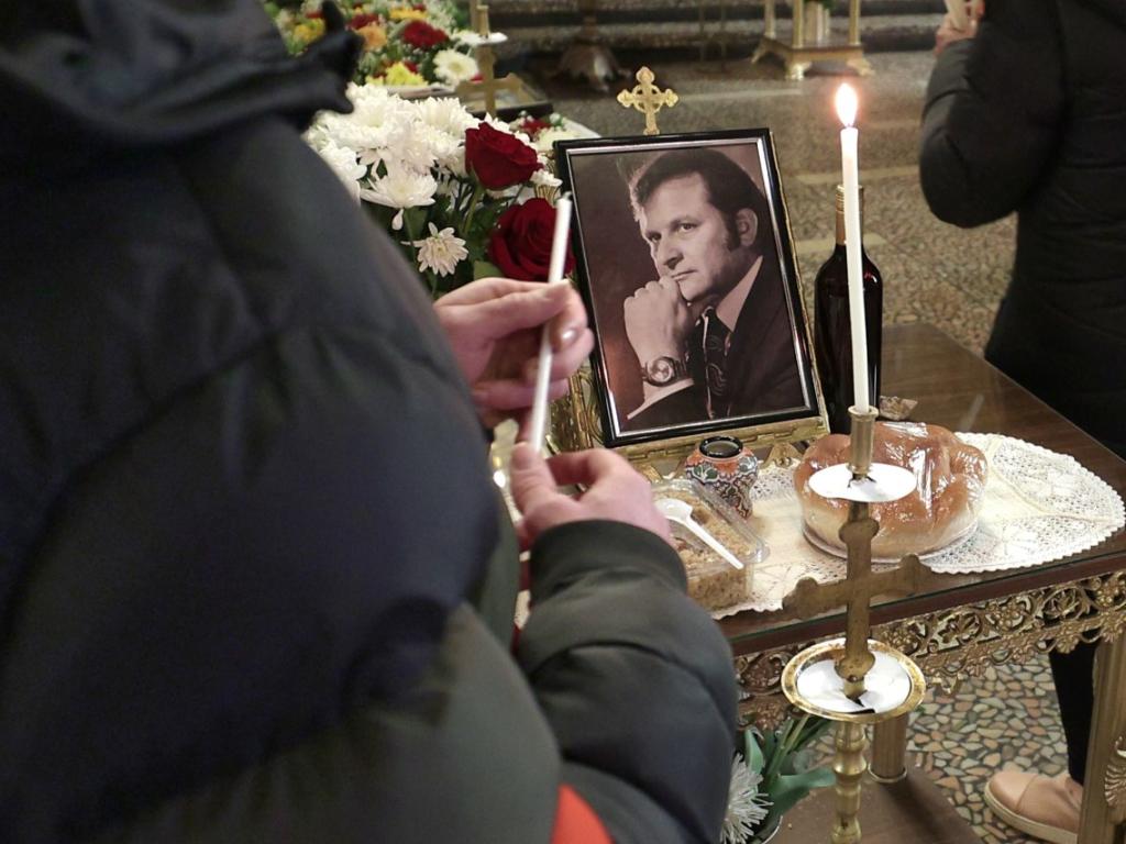 Семейство и приятели изпратиха актьора Иван Джамбазов в последния му ...