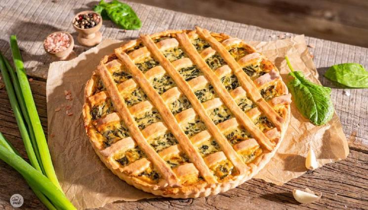 рецепти - Гответе с matekitchen.com: Апетитен спаначен пай със синьо сирене и яйца, след който ще си оближете пръстите