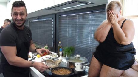 Коцето дебели пълни наднормено тегло гавра подигравка