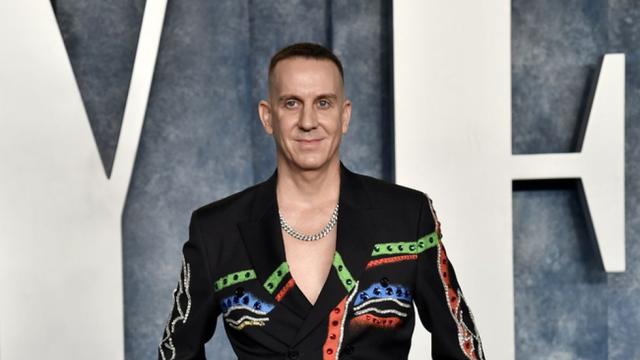 Дизайнерът Джеръми Скот се оттегли от поста артистичен директор на „Москино“ 