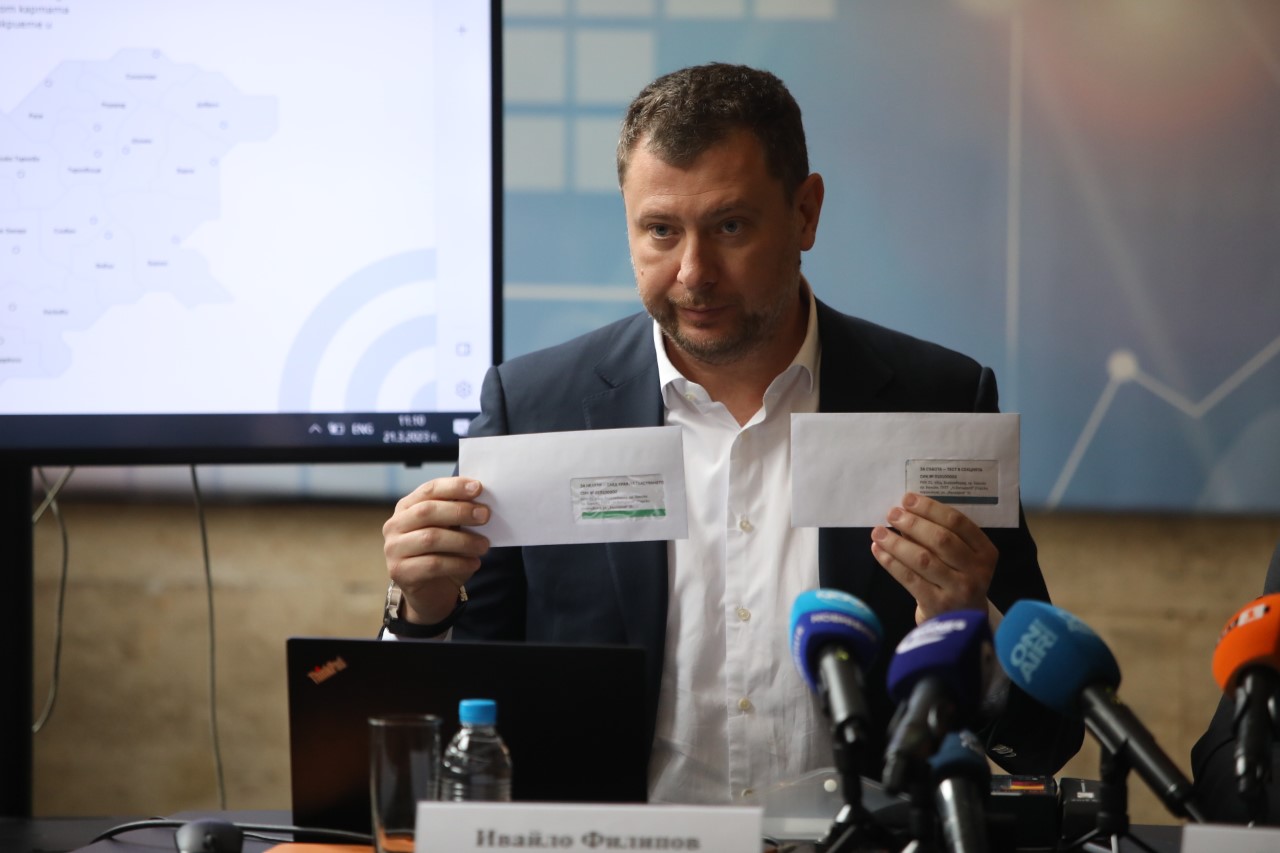 <p>На 2 април след края на изборния ден всеки един избирател ще може да наблюдава броенето на гласовете чрез специална платформа за видеоизлъчване на живо. По този повод се извърши демонстрация за самия процес по видеонаблюдение</p>