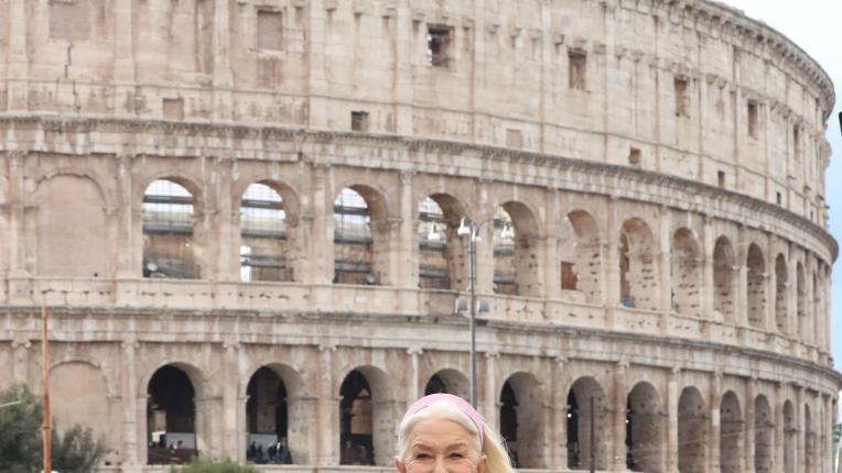 Хелън Мирън с пролетна визия в Рим