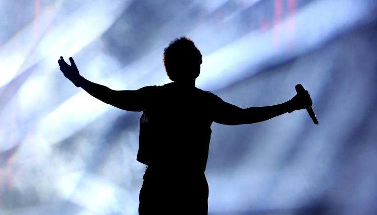 уикенд - РЕКОРД: Избраха най-популярния изпълнител в света