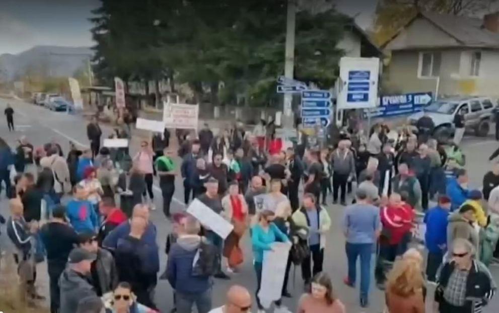 Пореден протест срещу концесия на кариера за мрамор в Асеновградско. Граждани