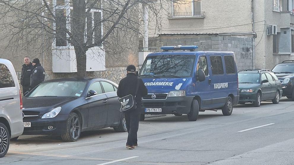Полицейска акция се провежда на територията на град Казанлък. Проверяват
