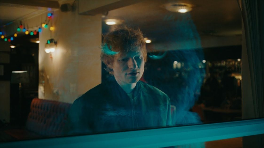 Ed Sheeran се бори с любовта и загубата в музикалното видео на "Eyes Closed"