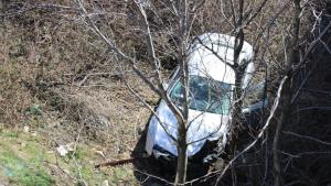 кола падна от мост в Дупница