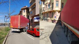 Камион се заклещи между две сгради в София. Това става