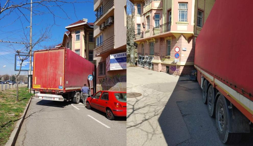 Камион се заклещи между две сгради в София. Това става