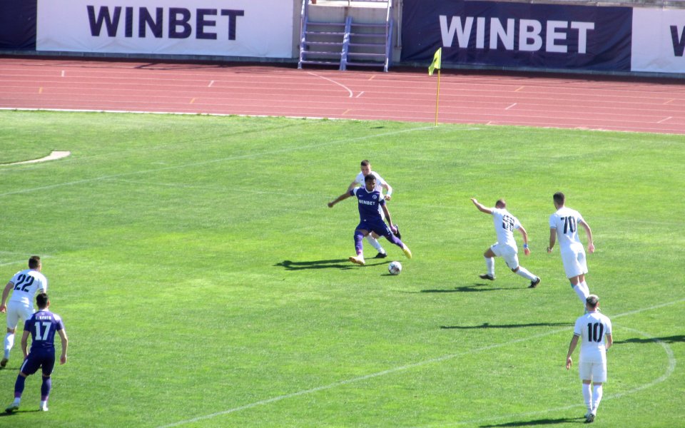 Етър победи с 3:2 Дунав Русе в контрола, играна на стадион Ивайло“.