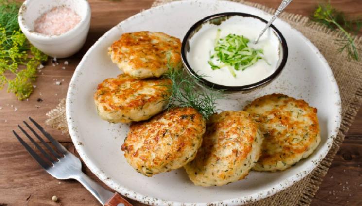 рецепти - Гозбите на Ути: Бързи пилешки кюфтенца или апетитен бобен кейк