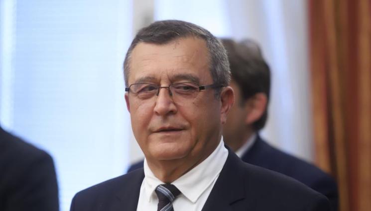 Сашо Пенов - ЗАРАДИ ЗАПЛАХИТЕ: Министърът на образованието: Не съм чул да падат бомби