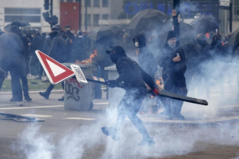 Законът за пенсионната реформа във Франция влезе в сила, след