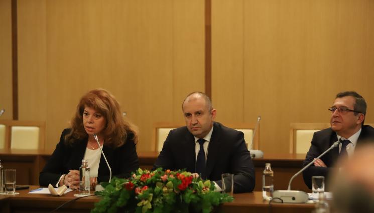 а - Синдикат и президент единни: Да има един учебник за всички