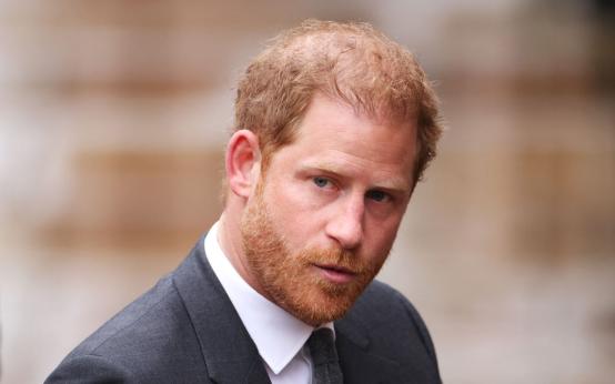 Защо принц Хари се връща във Великобритания?