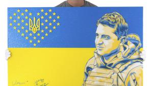 Портрет на Зеленски, подписан от него, се продава на търг в Бостън в помощ на Украйна