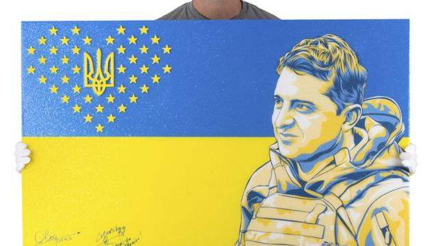 Портрет на Зеленски, подписан от него, се продава на търг в Бостън в помощ на Украйна